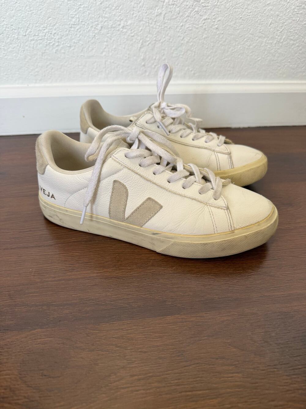 Veja Campo Leather White Almond Sneakers Women's Sz 9 Casual Minimalist Preppy